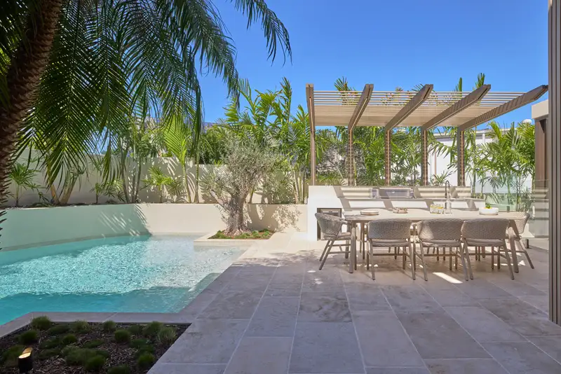 Pool/Alfresco